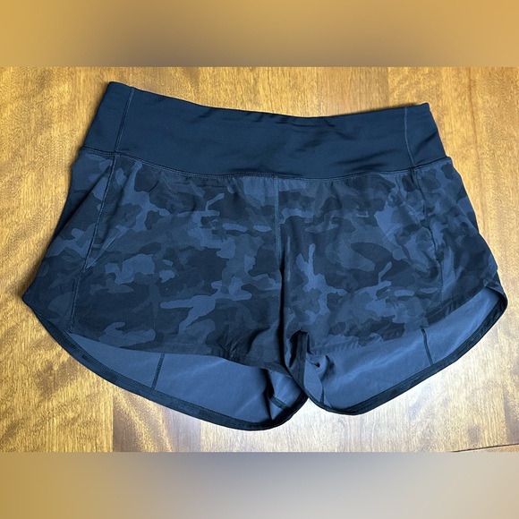 Lululemon Black Camo Speed Up Shorts Size 8 Tall - Picture 2 of 9